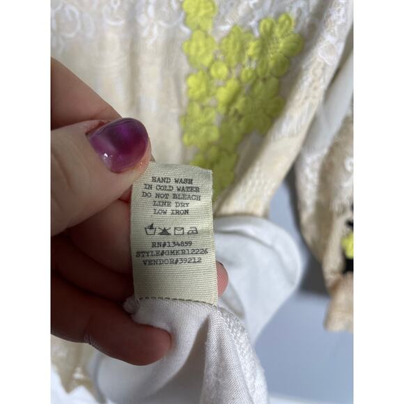 Gimmicks by BKE, Size Medium, Cream Blouse, Embroidery, Lace, Pintucks, Boho - Picture 7 of 8